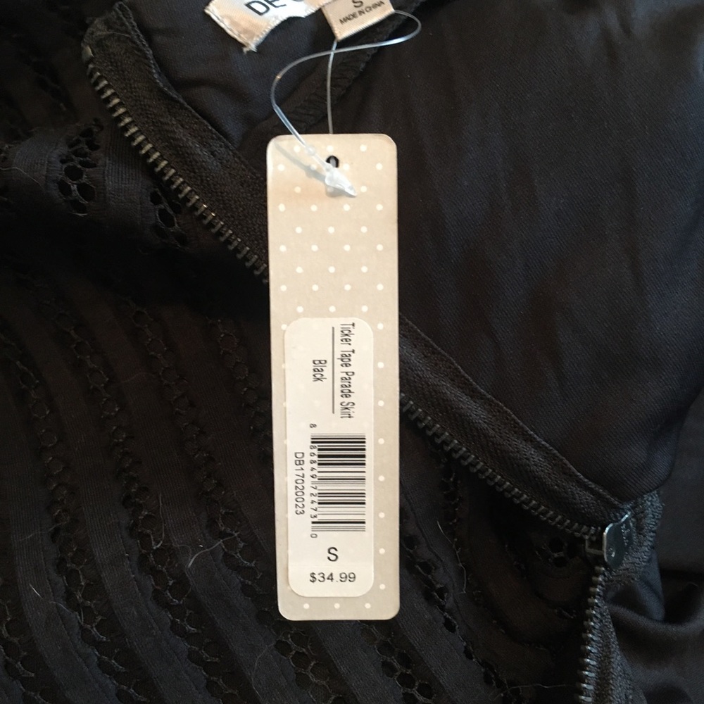 DE Collection Black Lace Overlay Swing Skirt NWT - Picture 5 of 7